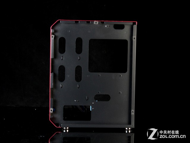 骚气玫红全铝机箱 航嘉冷静王冰锋评测