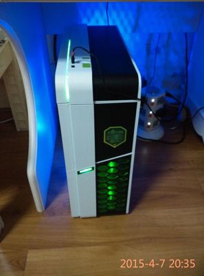 感觉挨个碳60机箱比买个普通的机箱划算多了