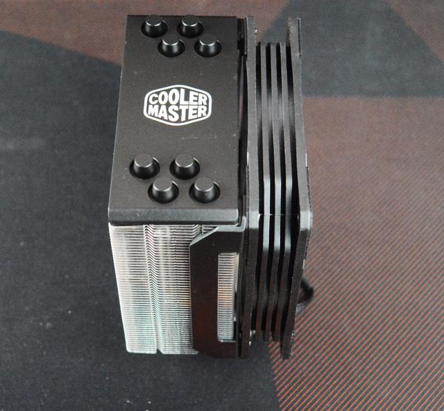 颜值与信仰兼具，酷冷至尊暴雪T400 ARGB散热器上手体验