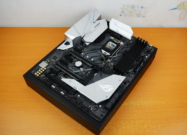 颜值与信仰兼具，酷冷至尊暴雪T400 ARGB散热器上手体验