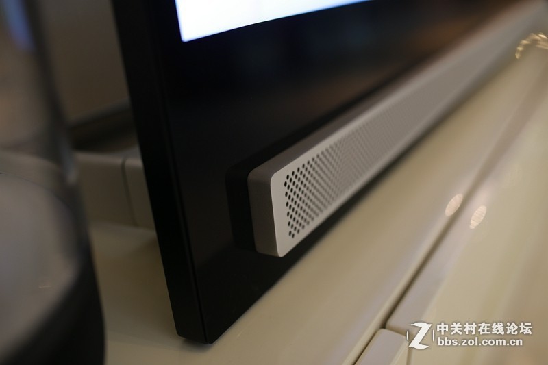 在购买电视的时候，你喜欢自带高端音响的电视还是普通电视外接高清音响呢？