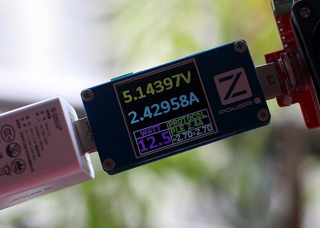 轻巧便携设计，奥睿科双口旅行充电器晒单