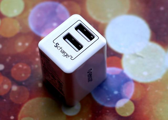 轻巧便携设计，奥睿科双口旅行充电器晒单
