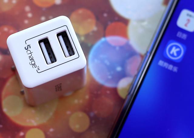 轻巧便携设计，奥睿科双口旅行充电器晒单