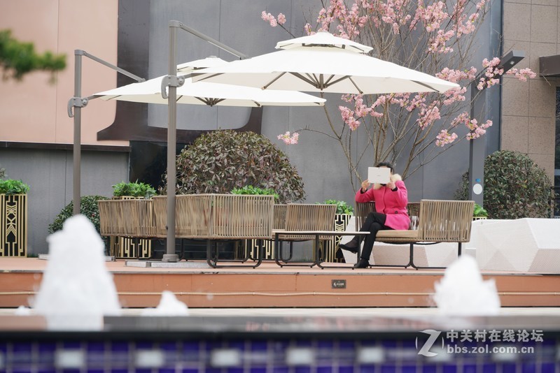 酷比魔方X平板电脑体验：让妹子户外尽情自娱自乐 I 视频