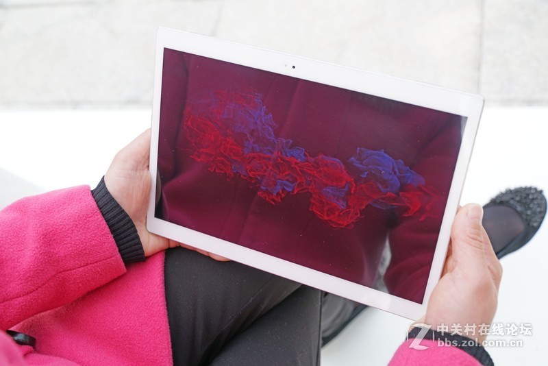 酷比魔方X平板电脑体验：让妹子户外尽情自娱自乐 I 视频