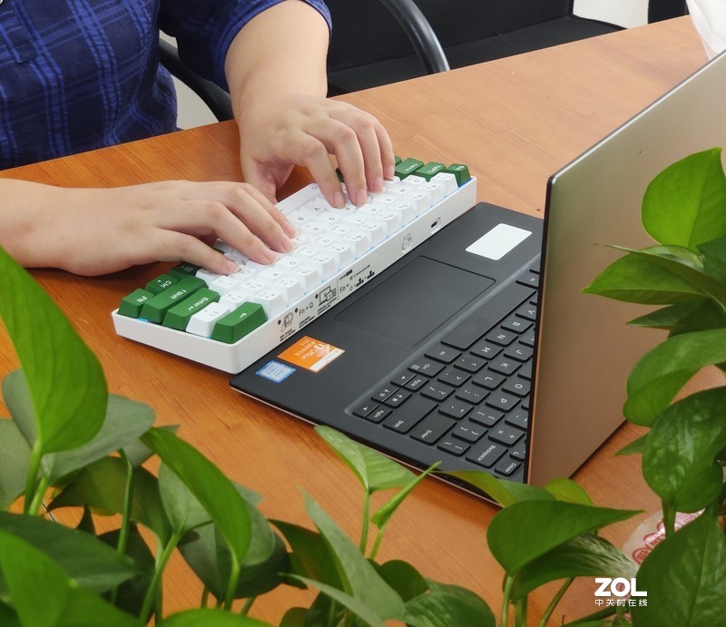 夏日清爽的码字体验——达尔优绿野EK861机械键盘