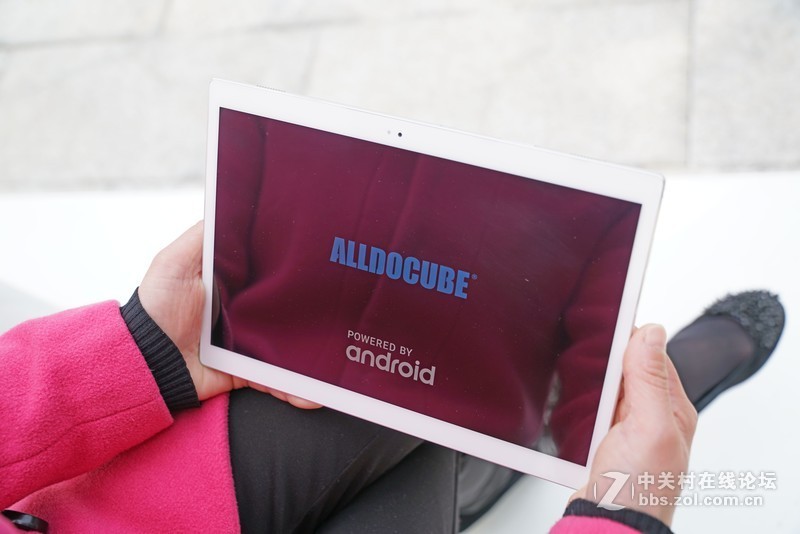 酷比魔方X平板电脑体验：让妹子户外尽情自娱自乐 I 视频