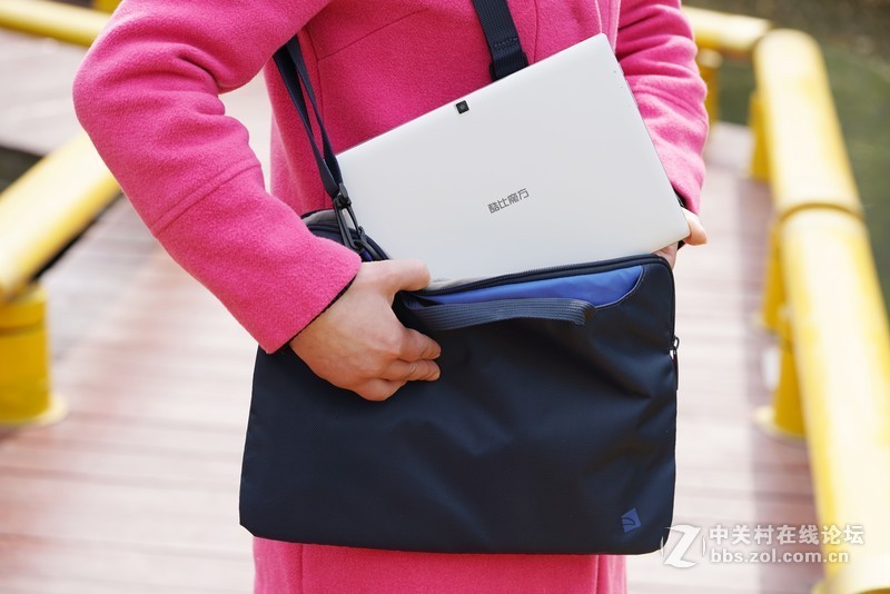 酷比魔方X平板电脑体验：让妹子户外尽情自娱自乐 I 视频