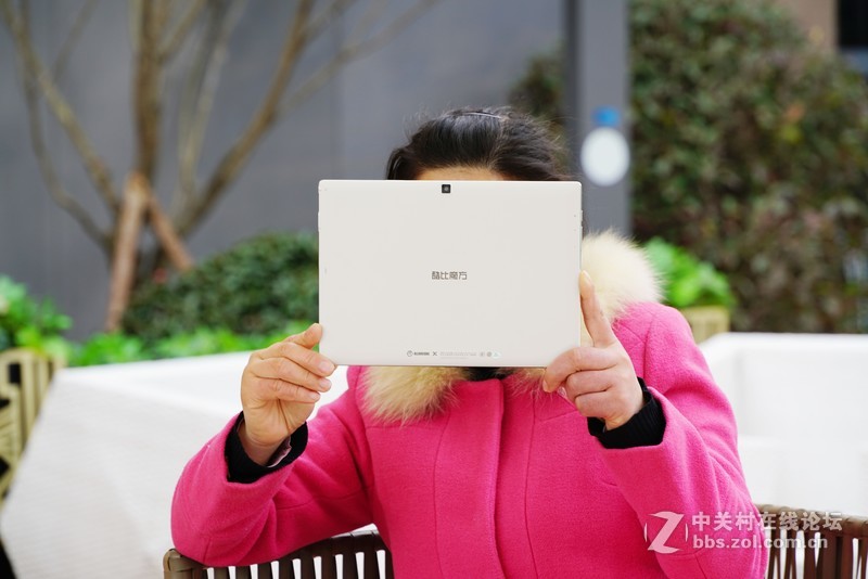 酷比魔方X平板电脑体验：让妹子户外尽情自娱自乐 I 视频