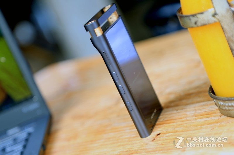 提高生产力，科大讯飞改推硬件了？