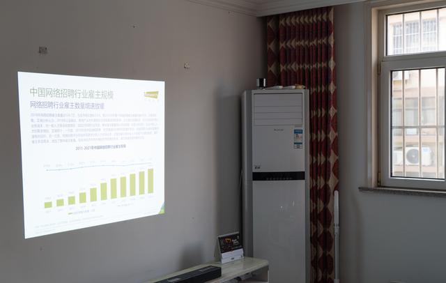 白天不拉窗帘也能用的投影有多强？明基E580测评