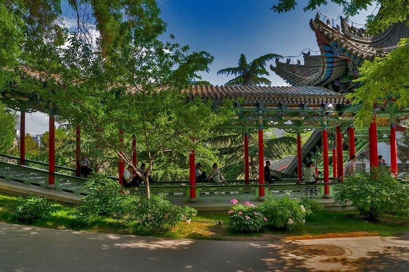丝绸古道白塔公园
