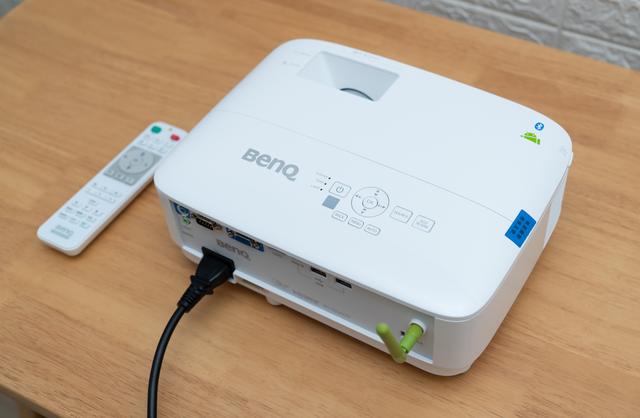 白天不拉窗帘也能用的投影有多强？明基E580测评