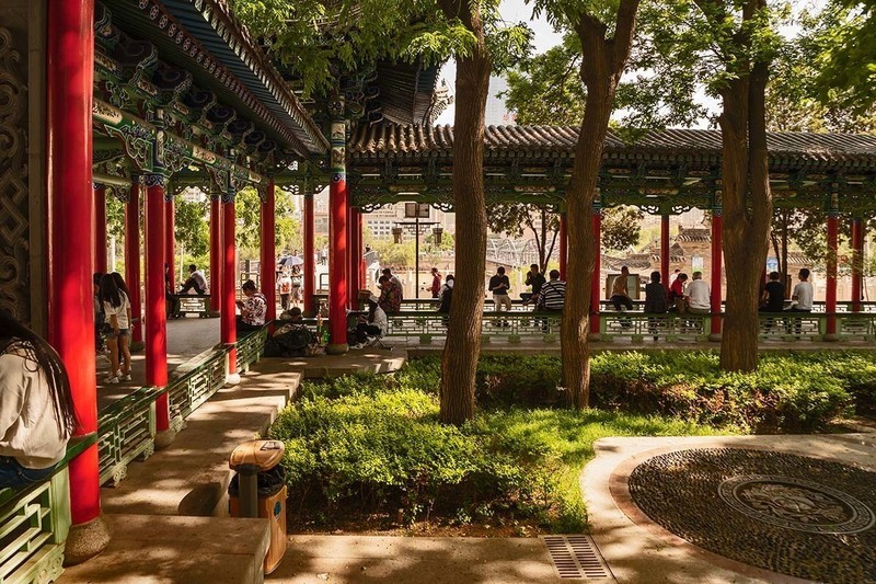 丝绸古道白塔公园