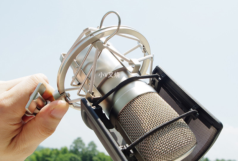 告别鹅颈管夹 橡皮圈式新型录音防喷罩