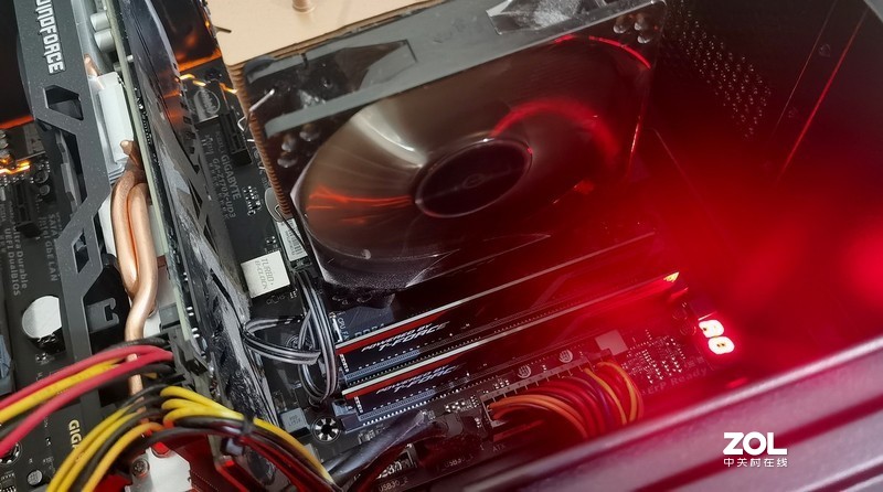 服气我这老Z170板子，发威硬刚了十铨DDR4 3000