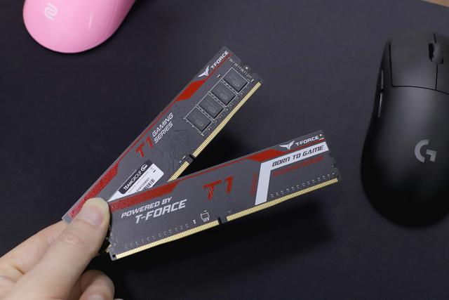 服气我这老Z170板子，发威硬刚了十铨DDR4 3000