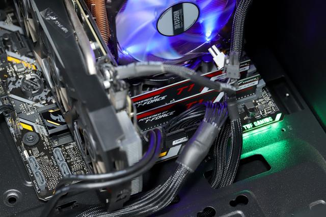 服气我这老Z170板子，发威硬刚了十铨DDR4 3000