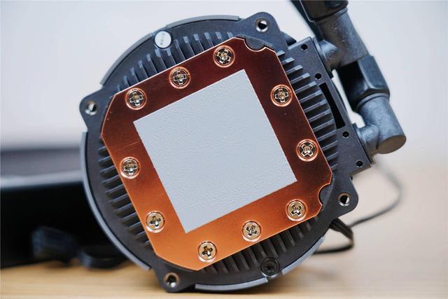 为你的CPU换台新空调，九州风神堡垒Castle 240RGB V2