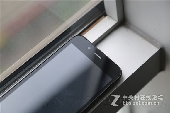 疑似399元联通手机真机曝光：哎呦 不错哦