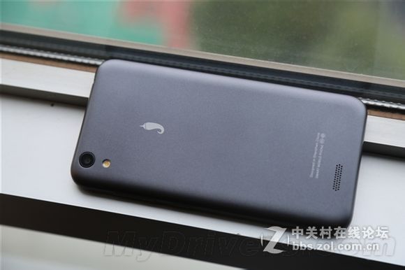 疑似399元联通手机真机曝光：哎呦 不错哦