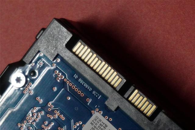 东芝P300机械硬盘上手体验：小姐姐再也不愁无处安放了