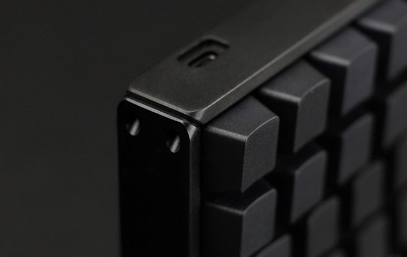 霸气侧漏” iQunix F96碳黑版双模机械键盘体验