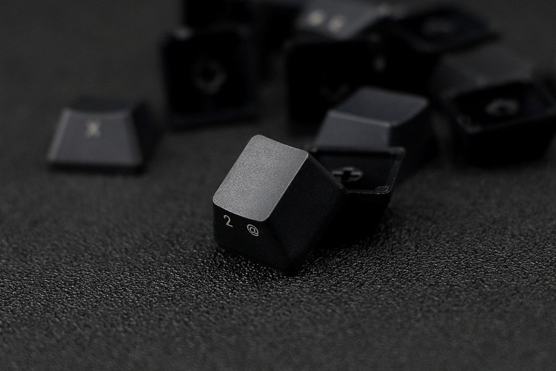 霸气侧漏” iQunix F96碳黑版双模机械键盘体验