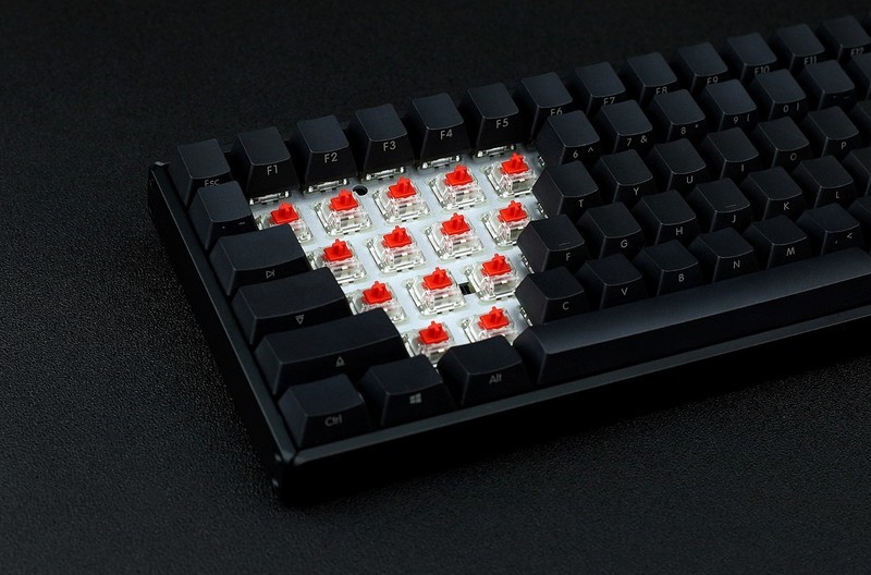 霸气侧漏” iQunix F96碳黑版双模机械键盘体验