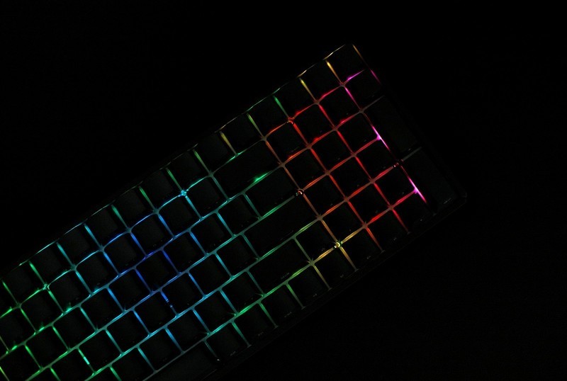 霸气侧漏” iQunix F96碳黑版双模机械键盘体验