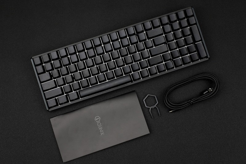 霸气侧漏” iQunix F96碳黑版双模机械键盘体验