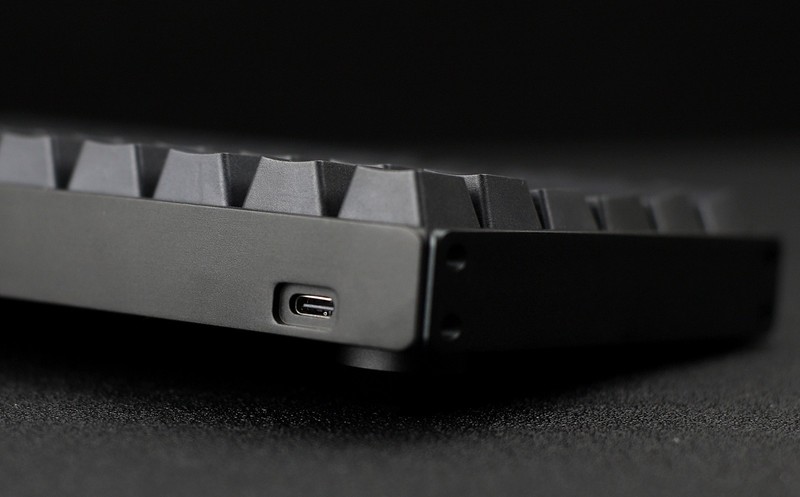 霸气侧漏” iQunix F96碳黑版双模机械键盘体验