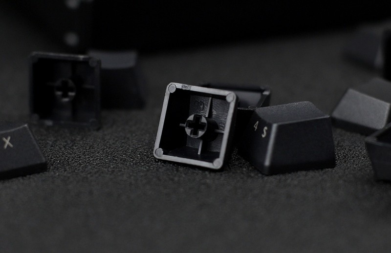 霸气侧漏” iQunix F96碳黑版双模机械键盘体验