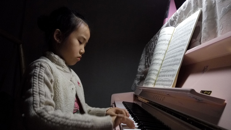 #双眼让TA成为焦点# 小琴童