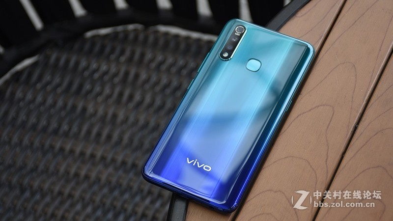 非线上品牌的转型思路：vivo Z5x体验报告
