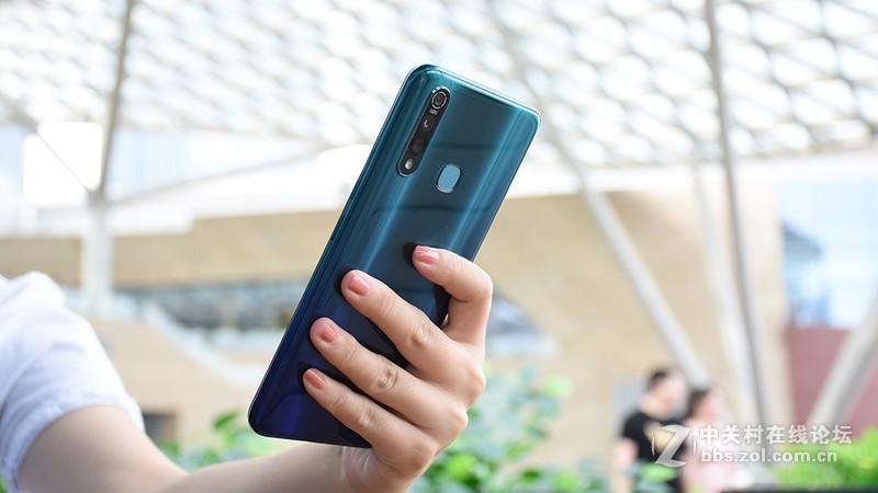 非线上品牌的转型思路：vivo Z5x体验报告