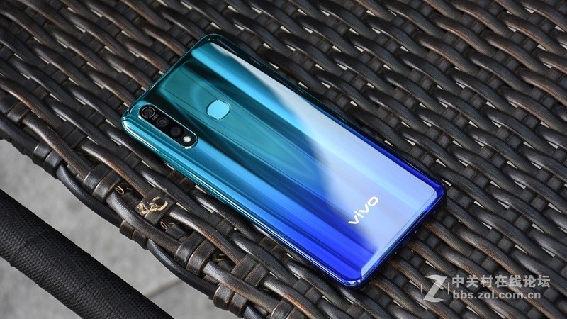非线上品牌的转型思路：vivo Z5x体验报告