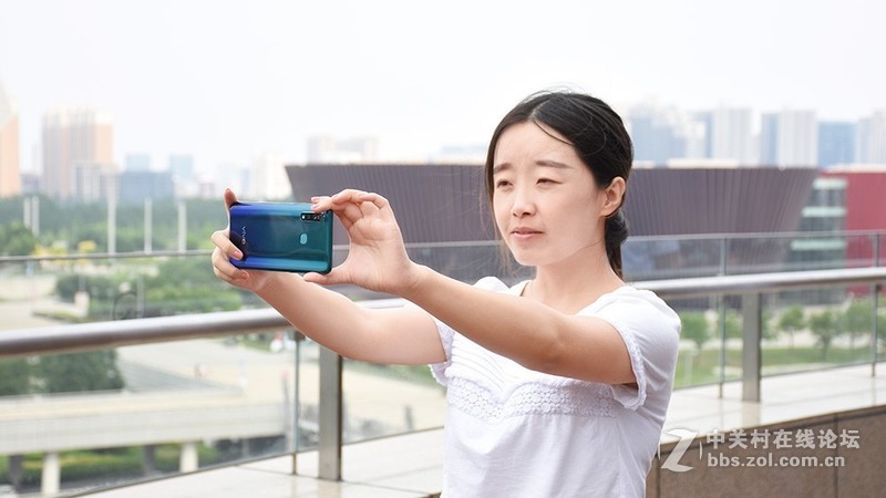 非线上品牌的转型思路：vivo Z5x体验报告