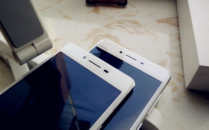 vivo X5pro与OPPO R7颜值大比拼  都具有2.5D玻璃屏
