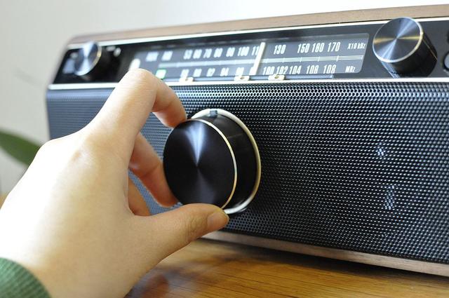 挡不住的复古情怀，山进WR12BT?PLUS收音机评测