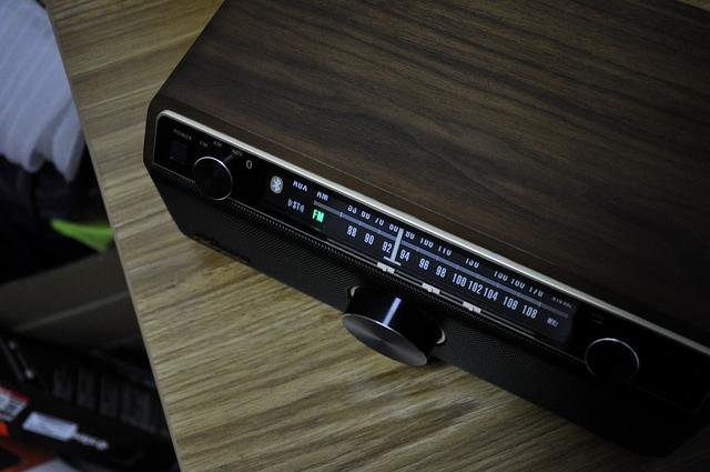 挡不住的复古情怀，山进WR12BT?PLUS收音机评测