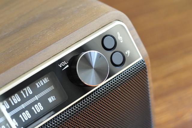 挡不住的复古情怀，山进WR12BT?PLUS收音机评测