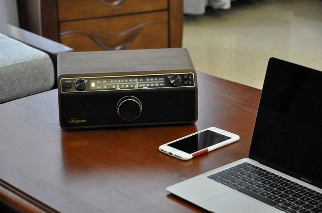 挡不住的复古情怀，山进WR12BT?PLUS收音机评测