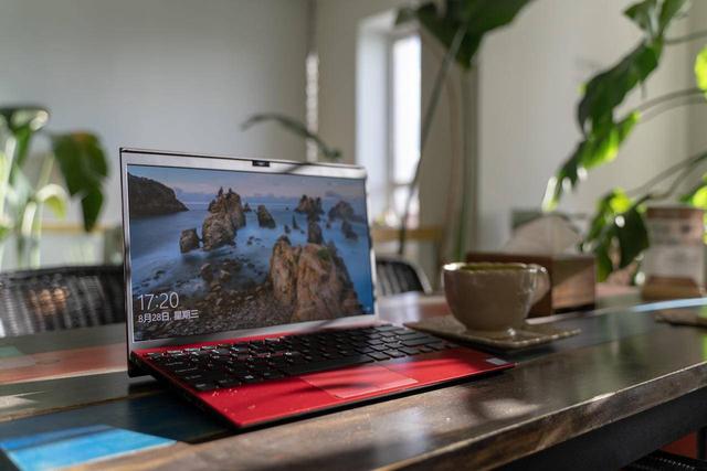 一张A4纸大小的笔记本挑战主力机，不知道产品经理疯了多少次