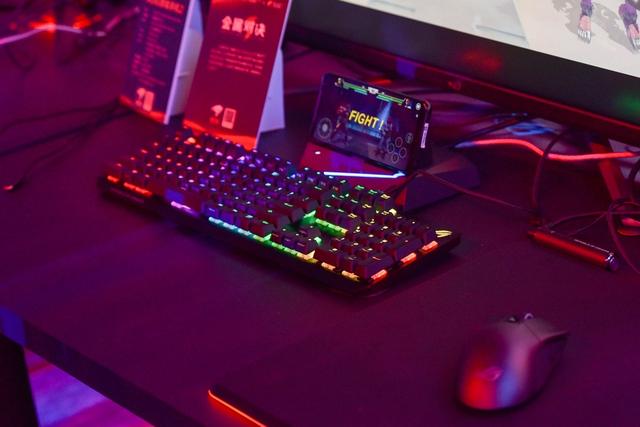 「2019 ROG 新品发布」电竞外设BUFF加持，吃鸡你会选哪款