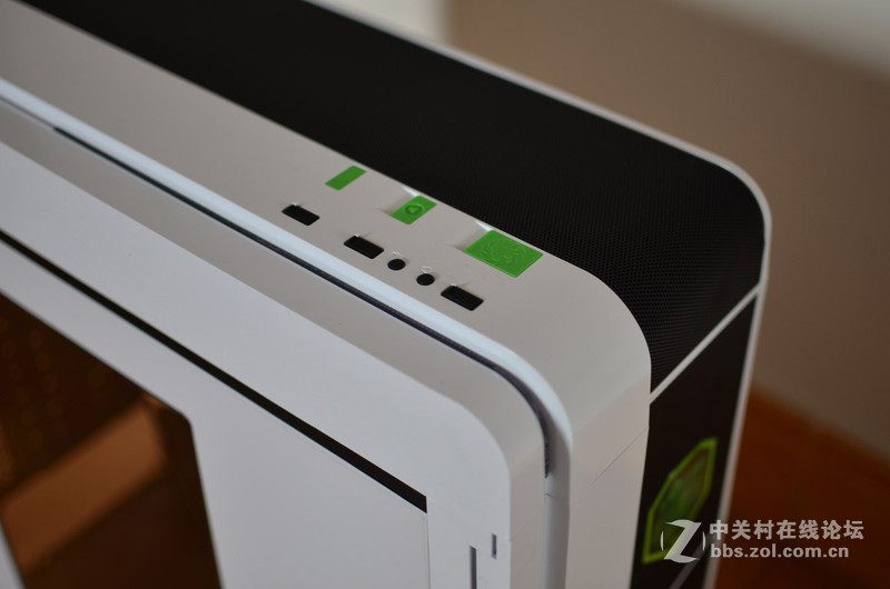 宽敞大侧透， GAMEMAX 碳60装机体验