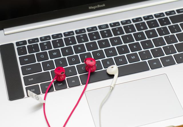 耳机居然也有Type-C闪充闪连，荣耀你不要太时尚