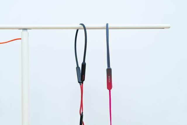 耳机居然也有Type-C闪充闪连，荣耀你不要太时尚