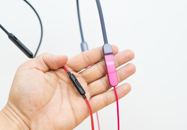 耳机居然也有Type-C闪充闪连，荣耀你不要太时尚